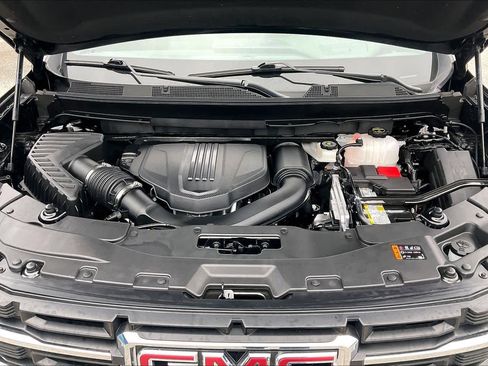 Used 2025 GMC Acadia Elevation image 29
