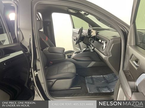 Used 2023 Chevrolet Colorado Z71 w/ Z71 Convenience Package 2 AWD/4WD image 14