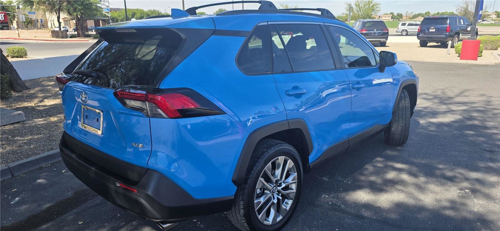 Used 2019 Toyota RAV4 XLE Premium w/ Carpet Mat Package FWD image 5