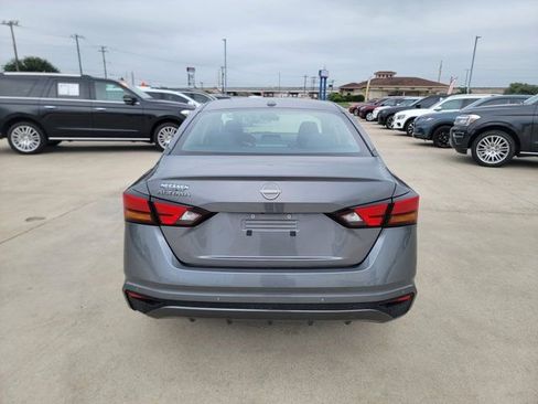 Used 2025 Nissan Altima 2.5 SV FWD image 6