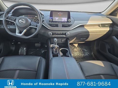 Used 2025 Nissan Altima 2.5 SR FWD image 12