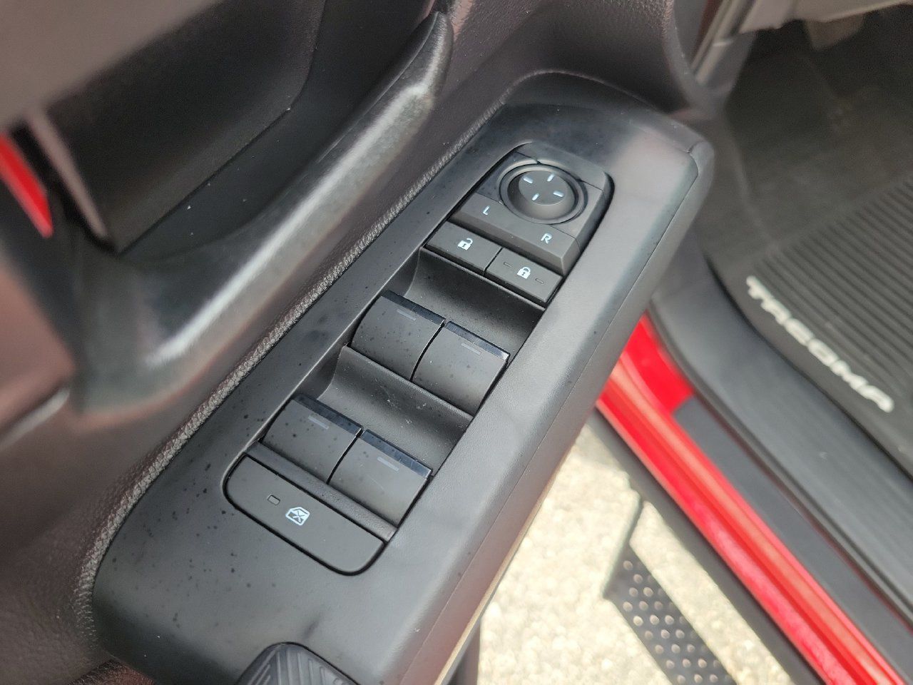 Used 2026 Toyota Tacoma SR5 AWD/4WD image 14