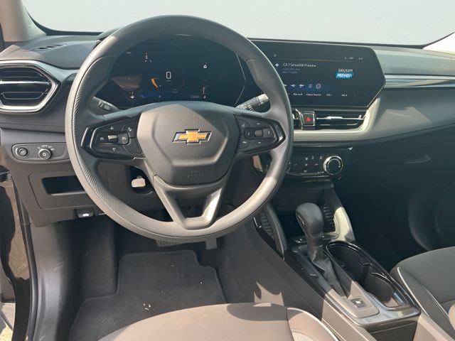 Used 2025 Chevrolet TrailBlazer LT FWD image 16