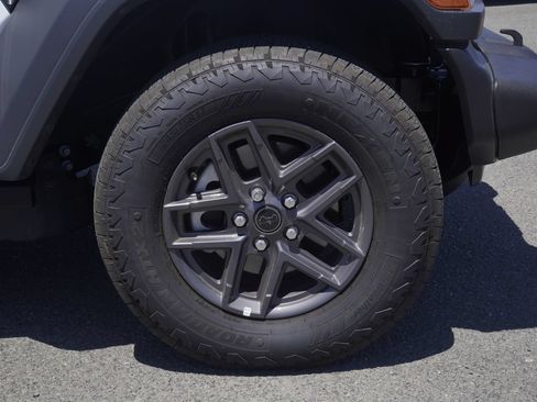Used 2026 Jeep Wrangler Unlimited Sport AWD/4WD image 4