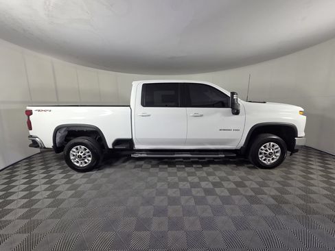 Used 2025 Chevrolet Silverado 2500 LT w/ Convenience Package AWD/4WD image 4