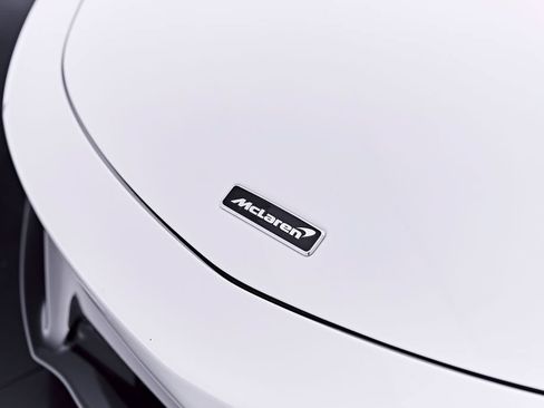 Used 2024 McLaren Artura RWD image 29