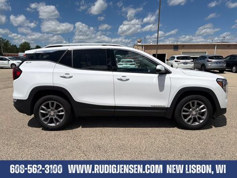 Used 2024 GMC Terrain SLT AWD/4WD image 6