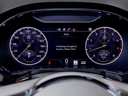 Used 2024 Bentley Flying Spur V8 image 38