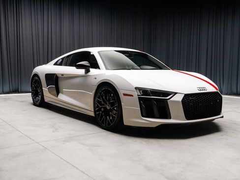 Used 2018 Audi R8 V10 w/ 20" Wheel Package RWD image 17