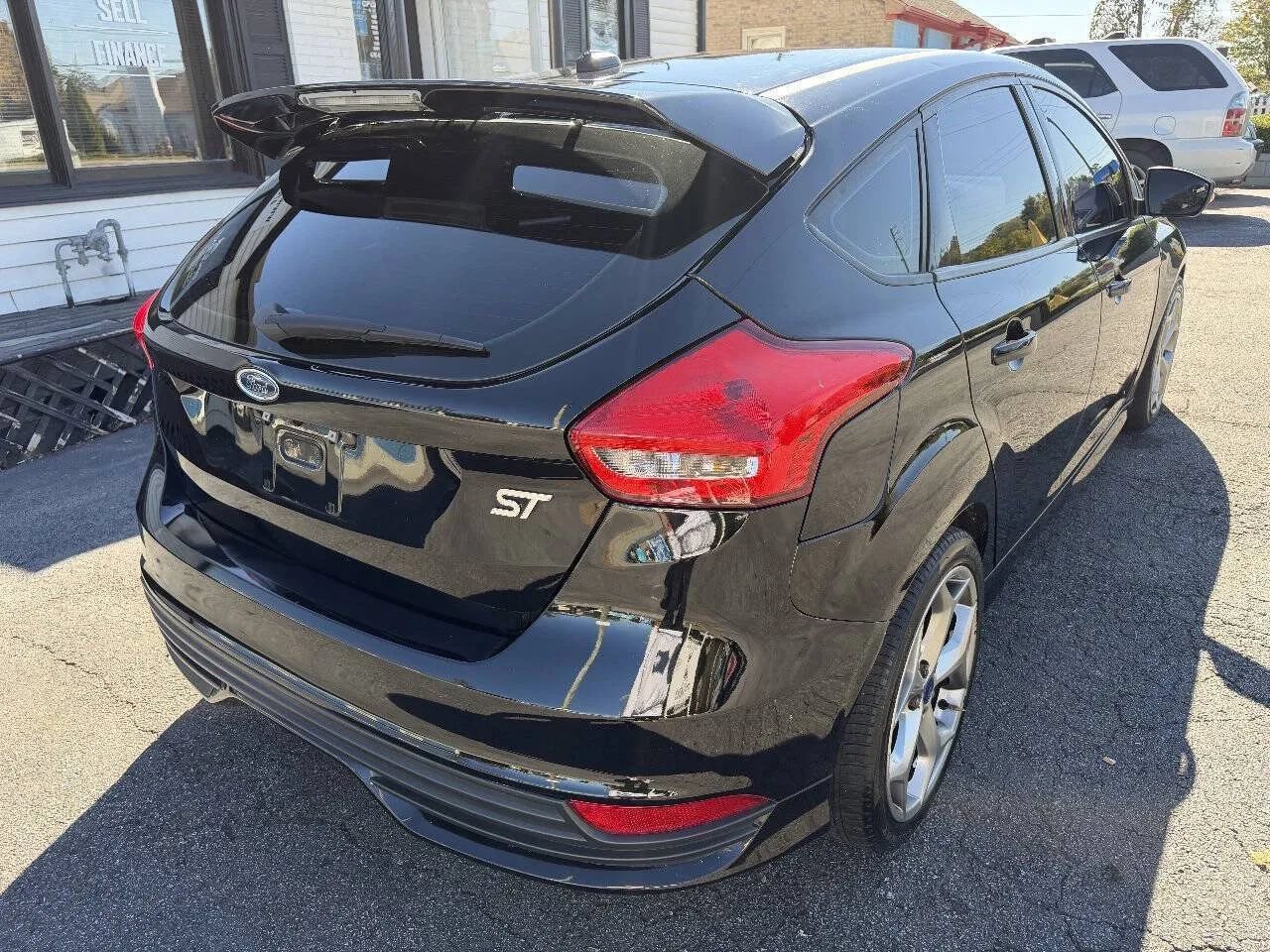 Used 2016 Ford Focus ST w/ Equipment Group 401A FWD image 9