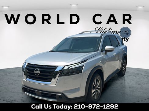 Used 2025 Nissan Pathfinder SL FWD image 8