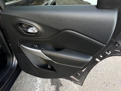 Used 2018 Jeep Cherokee Latitude Plus image 34