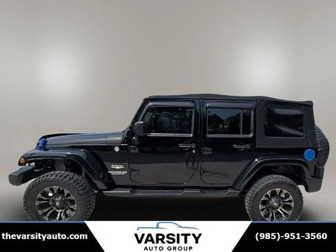 Used 2013 Jeep Wrangler Unlimited Sahara w/ Connectivity Group AWD/4WD image 2