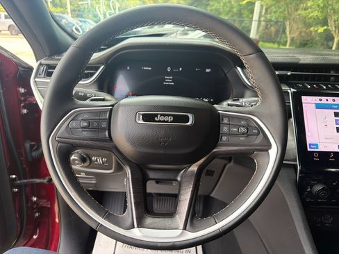 Used 2024 Jeep Grand Cherokee L Limited w/ Black Appearance Package RWD image 17