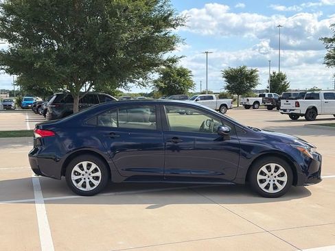 Used 2021 Toyota Corolla LE FWD image 10