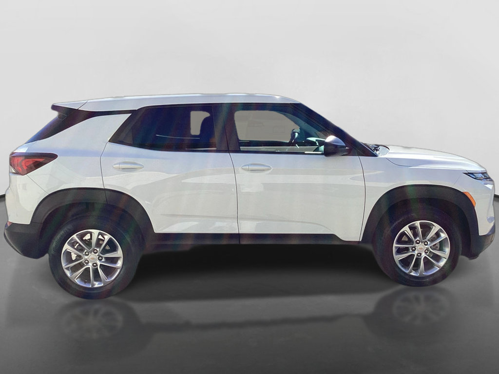 Used 2025 Chevrolet TrailBlazer LS w/ LS Convenience Package FWD image 4