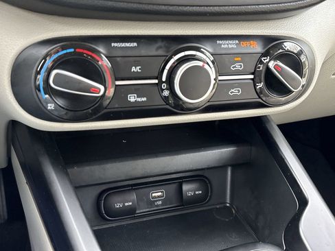 Used 2023 Kia Soul LX image 19