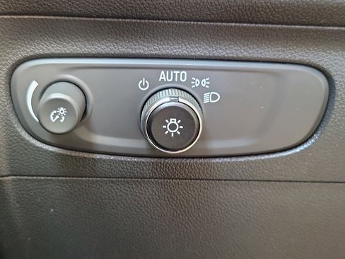 Used 2023 Buick Envision Essence image 29