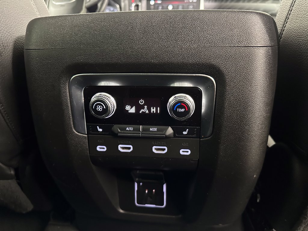 Used 2022 GMC Yukon Denali w/ Denali Ultimate Package AWD/4WD image 32