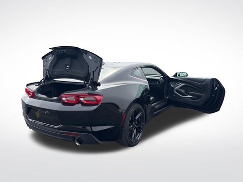 Used 2023 Chevrolet Camaro LT w/ Technology Package image 18