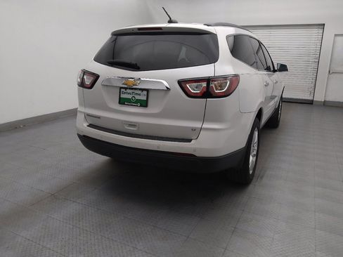Used 2017 Chevrolet Traverse LT w/ Style and Technology Package FWD image 7