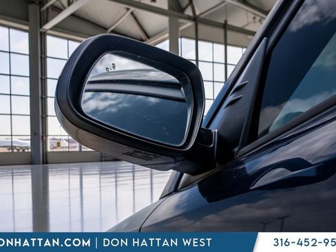 Used 2022 Hyundai Venue Limited FWD image 40