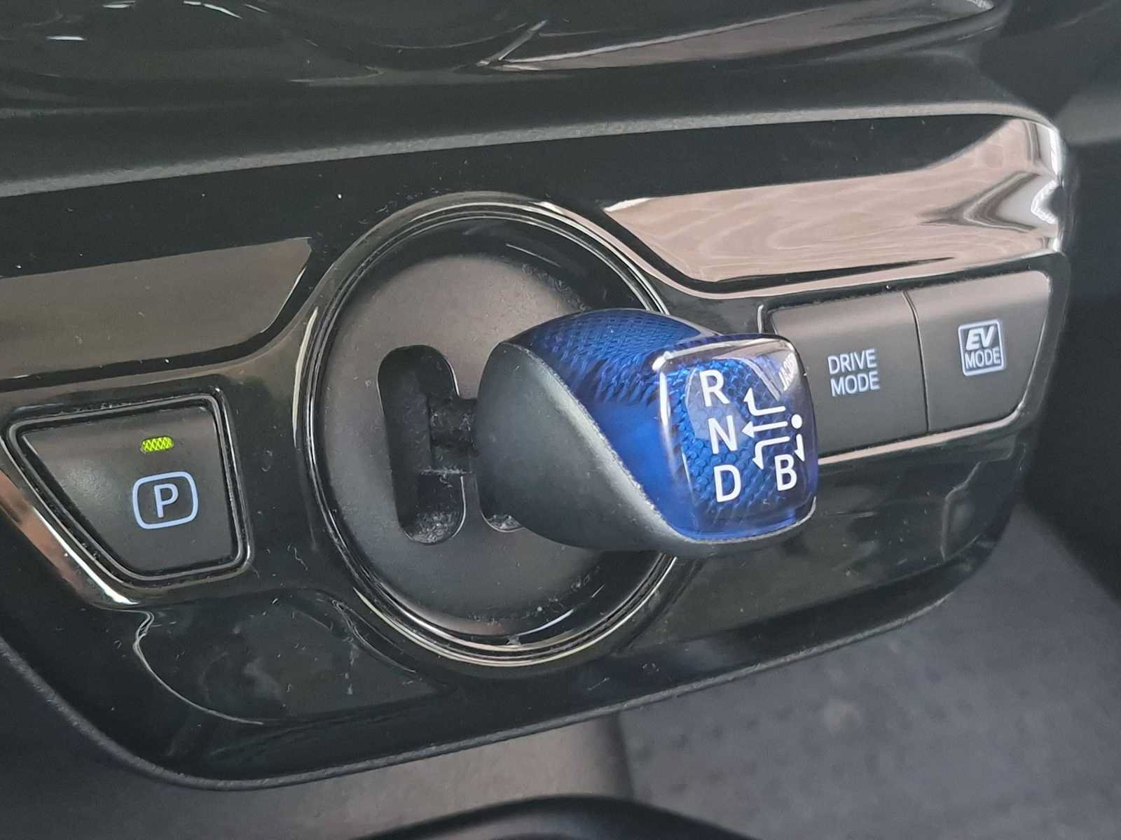 Used 2022 Toyota Prius L Eco FWD image 28