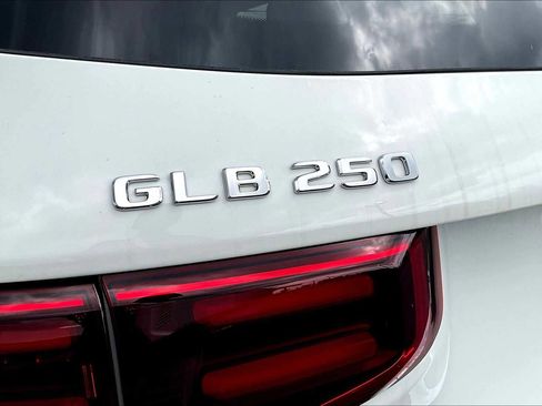 Used 2025 Mercedes-Benz GLB 250 image 15
