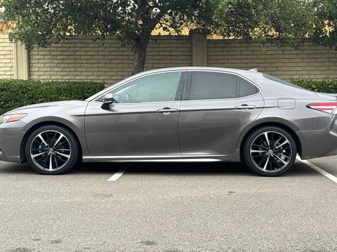 Used 2018 Toyota Camry XSE image 8