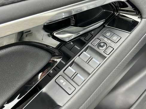 Used 2023 Land Rover Range Rover Evoque R-Dynamic S image 15