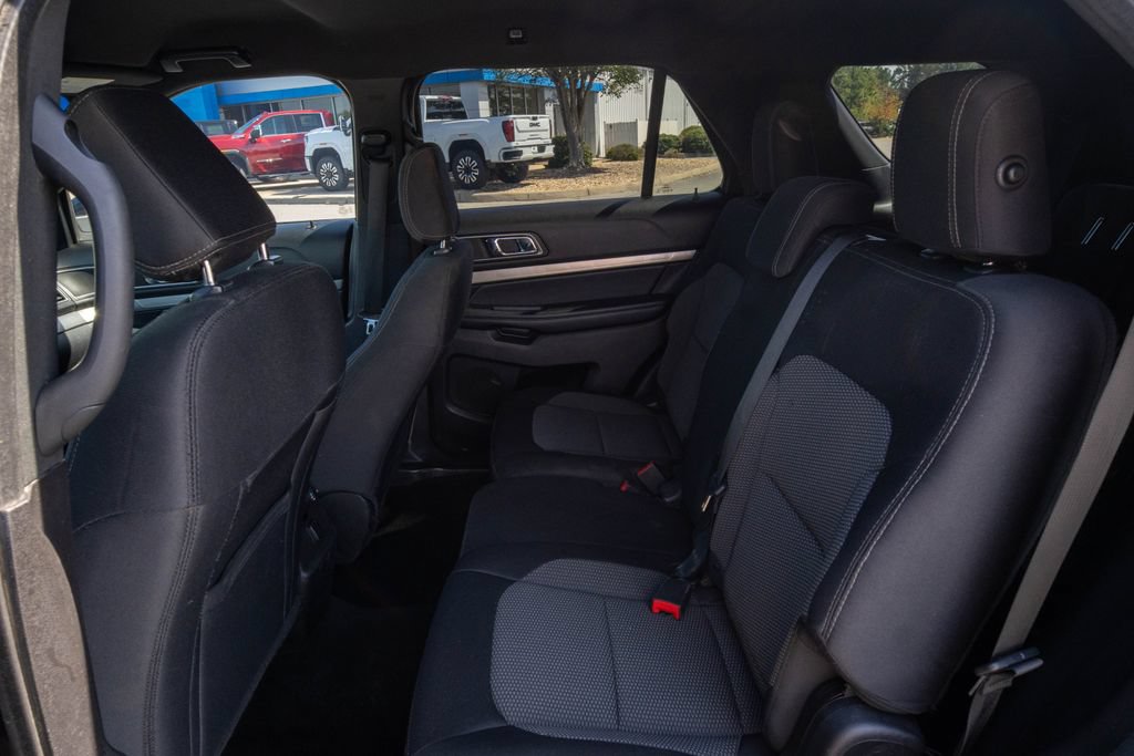 Used 2018 Ford Explorer XLT w/ Equipment Group 201A FWD image 17