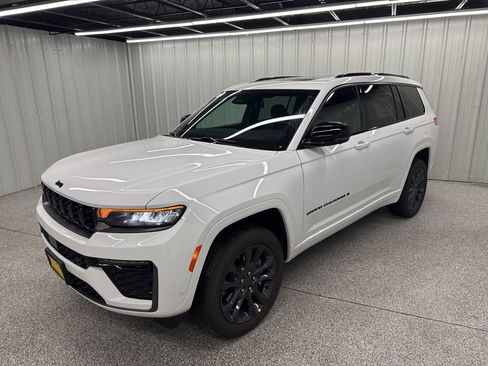 New 2026 Jeep Grand Cherokee L Limited AWD/4WD image 3