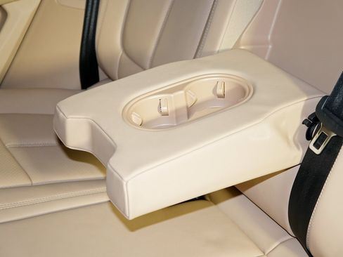 New 2026 Porsche Macan image 32