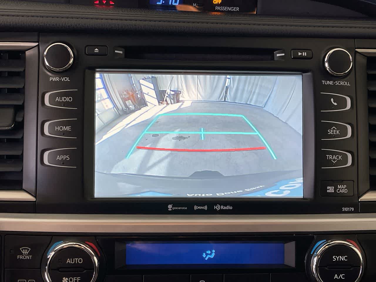 Used 2018 Toyota Highlander XLE AWD/4WD image 17