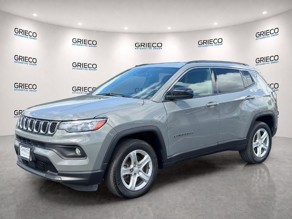 Used 2023 Jeep Compass Latitude AWD/4WD image 3