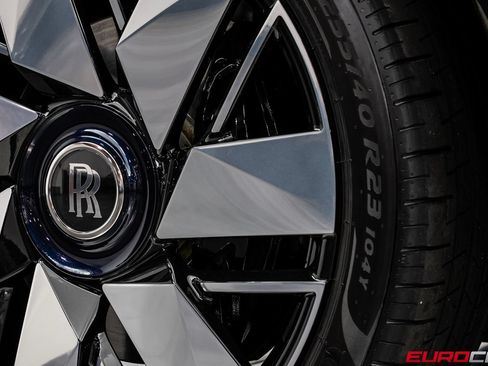 Used 2019 Rolls-Royce Cullinan AWD/4WD image 23