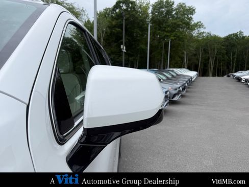 Used 2023 GMC Yukon XL Denali AWD/4WD image 11