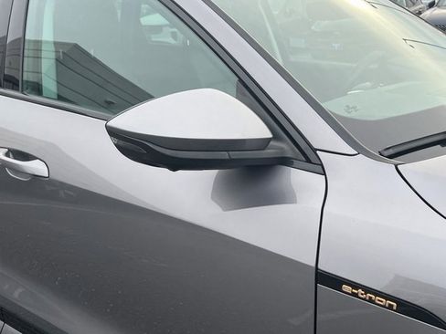 Used 2021 Audi e-tron Premium w/ Convenience Plus Package image 10