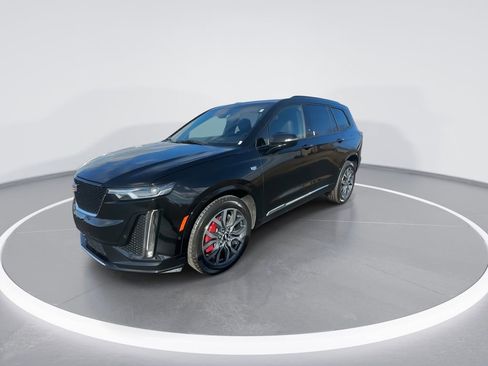 Used 2023 Cadillac XT6 Sport w/ Technology Package AWD/4WD image 4