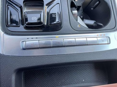 Certified 2025 Kia Carnival EX FWD image 4