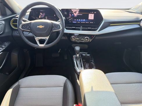 Used 2024 Chevrolet Trax LT w/ Driver Confidence Package FWD image 17