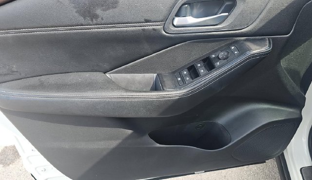 Used 2023 Nissan Rogue SV w/ SV Premium B Package FWD image 8