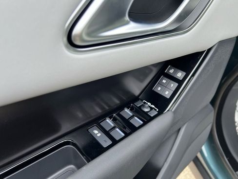 New 2026 Land Rover Range Rover Velar Dynamic SE AWD/4WD image 10