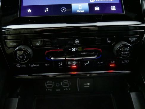 Used 2024 Jeep Grand Cherokee Altitude image 46