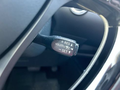 Used 2021 Toyota C-HR XLE FWD image 17