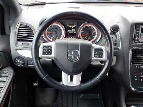Used 2017 Dodge Grand Caravan GT w/ Safety Sphere Group FWD image 13