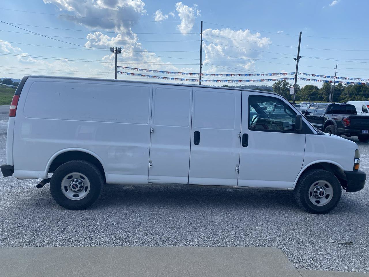 Used 2016 GMC Savana 2500 Extended RWD image 2