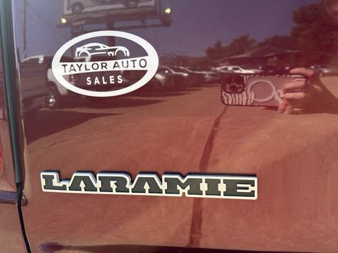 Used 2019 RAM 1500 Laramie AWD/4WD image 11