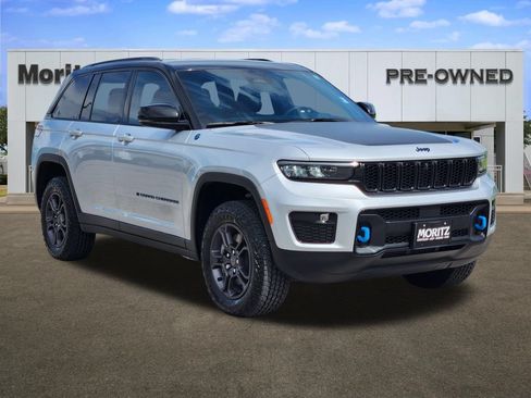 Used 2025 Jeep Grand Cherokee Trailhawk AWD/4WD image 3