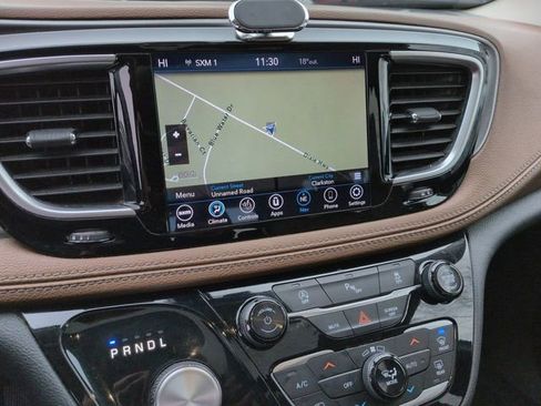 Used 2019 Chrysler Pacifica Limited w/ Tire & Wheel Group image 18